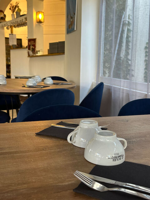   MURS COMMERCIAUX DE CREPERIE AVEC TERRASSE AU CAP D'AGDE 