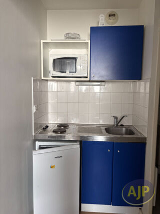 Appartement à louer 1 pièce 28 m²