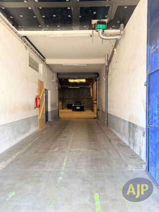  Immeuble à vendre 15 + pièces 1050 m²