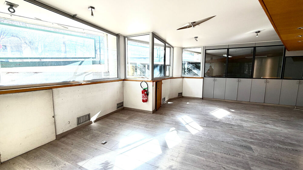   LOCAL COMMERCIAL DE 303.48 M2 AVEC BUREAUX VITRINES PROCHE CENTRE VILLE Manosque