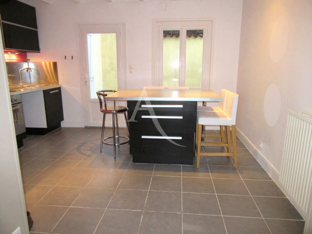 Location Maison Maison Cognac de 71m² 2 chambres, cour, hyper centre Cognac