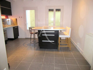 Location Maison Maison Cognac de 71m² 2 chambres, cour, hyper centre Cognac