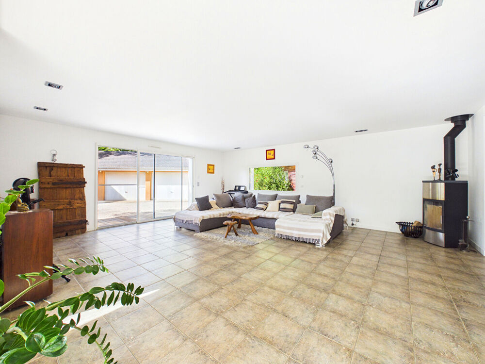 Vente Maison Maison d'exception de 230 m2 avec piscine chauffée Beauregard baret