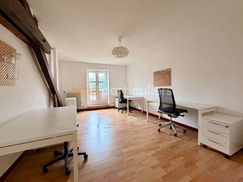 NANTES -- RUE DE STRASBOURG -- LOCAL COMMERCIAL DE 6 BUREAUX -- 2 SALLE DE BAINS -- 1 CUISINE 1743 44000 Nantes