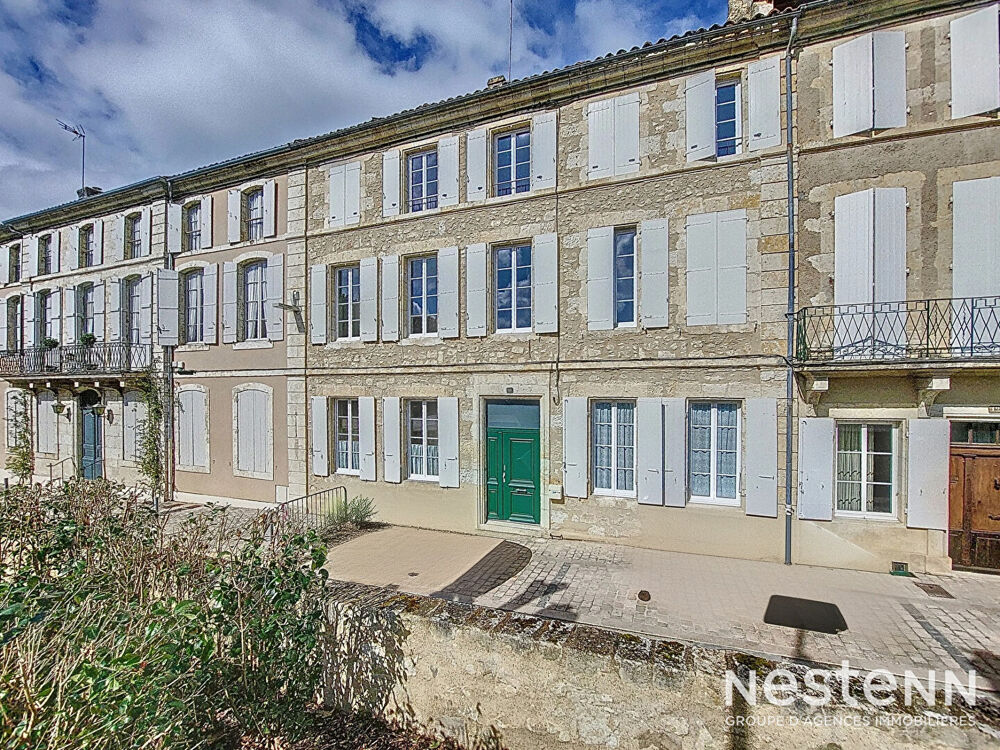 Vente Maison A Vendre Maison de Ville en Pierre, entièrement rénovée de 186 m² dans le centre historique de Condom Condom