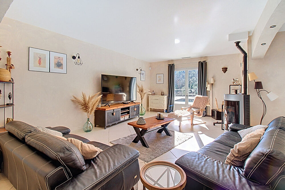 EXCLUSIVITÉ Maison Le Thoronet 5 pièces 157m2- terrain 5397m2- piscine- terrasses- proche des commerces et des écoles et axes a