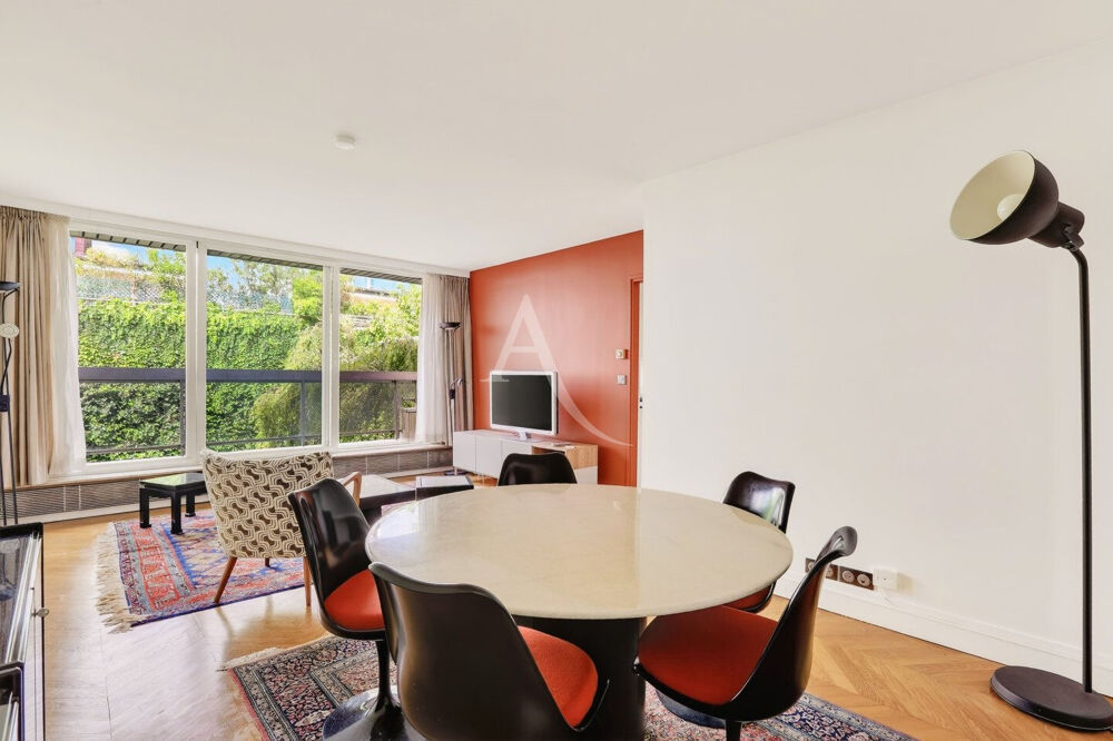 Location Appartement RUE SAINT-DOMINIQUE Appartement meublé 3 pièces - 2 chambres avec balcon filant et vue Tour Eiffel ! Paris 7