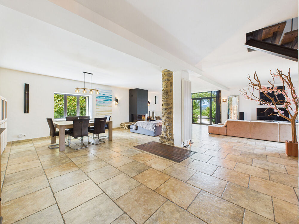 Vente Maison Corps de ferme rénové avec gîte indépendant, piscine et plus d'un hectare de terrain à PLATS Tournon sur rhone