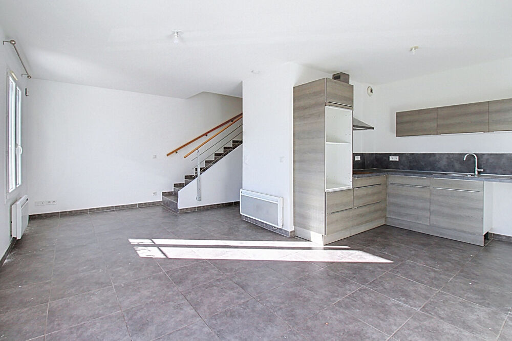Location Appartement À LOUER - EN EXCLUSIVITÉ A VIDAUBAN  TRIPLEX DE 68,43m2 Vidauban