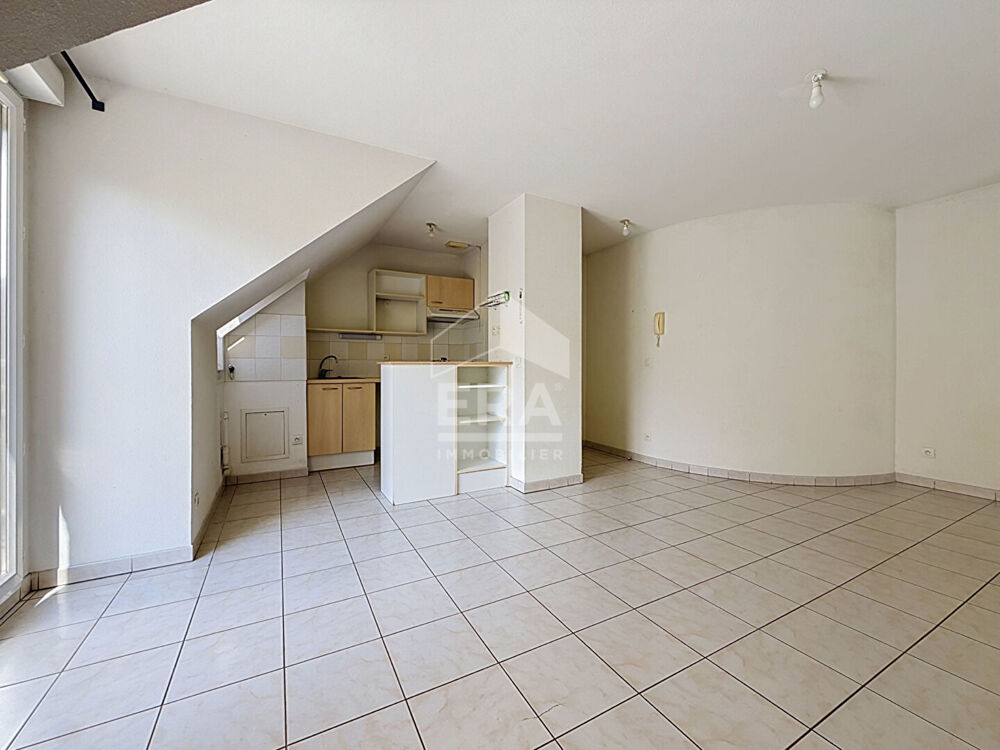 Appartement F2 avec balcon, piscine et double stationnement - Étampes, quartier Saint-Pierre