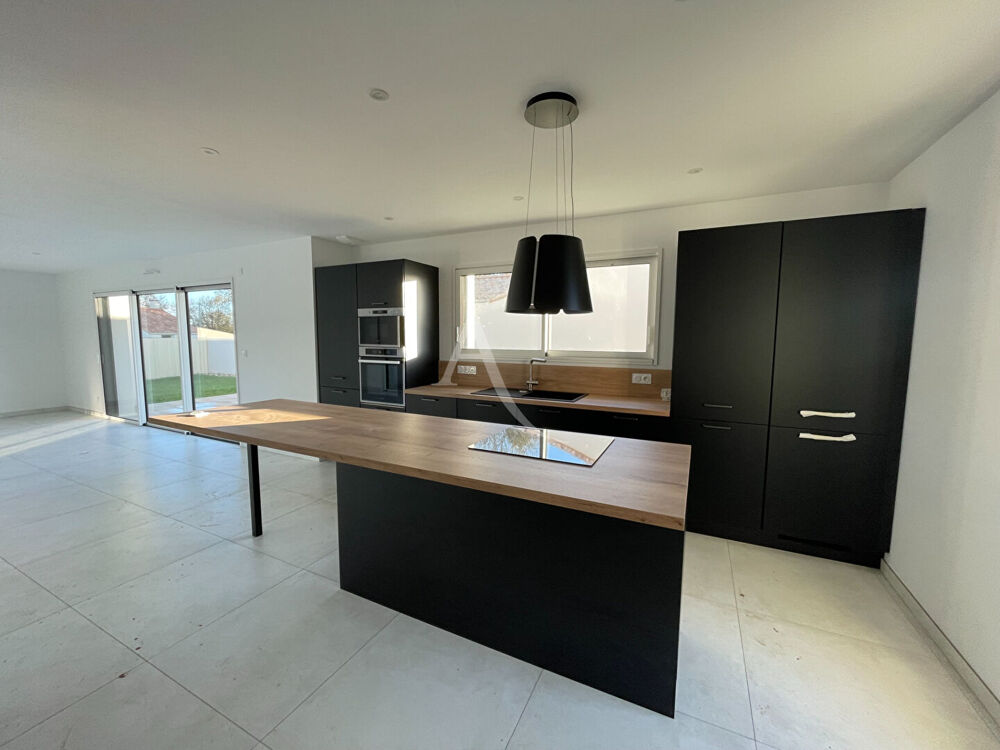 Maison Saint Hilaire La Foret 4 pièce(s) 111 m2