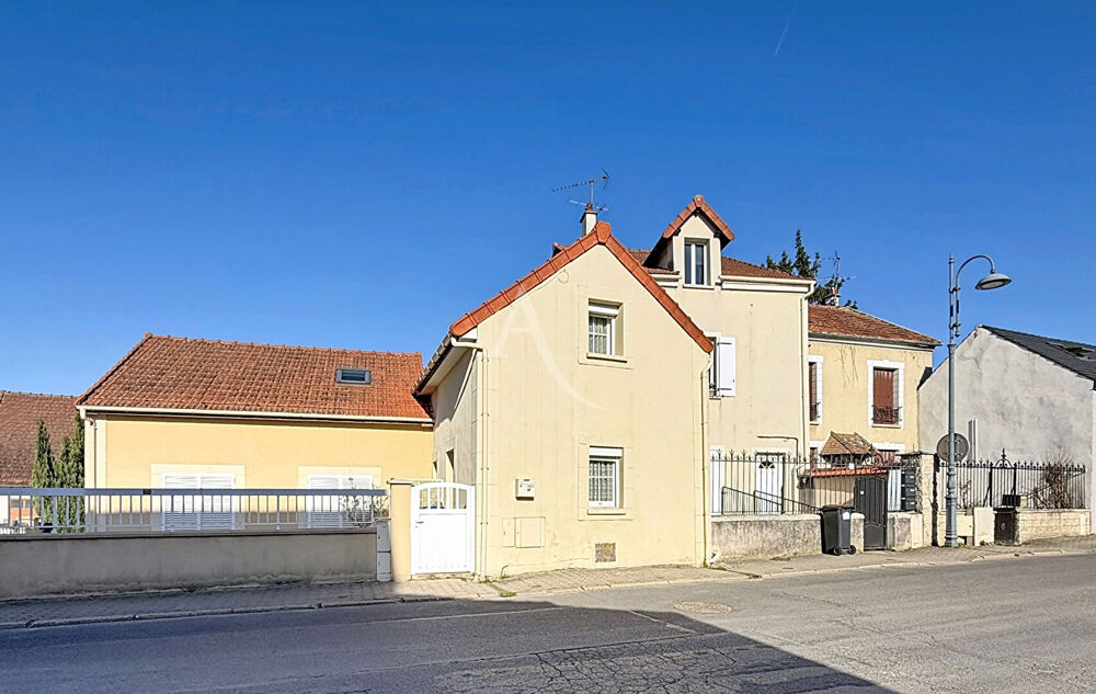Maison située à Mareuil Les Meaux - une chambre et un jardin non attenant.