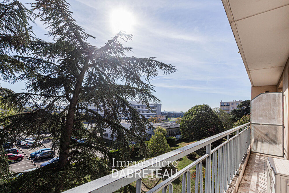 Venissieux - Bel appartement 4 pièces avec balcon et vue dégagée