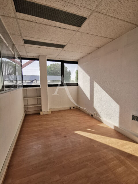   Local commercial Nimes 56.44 m2 