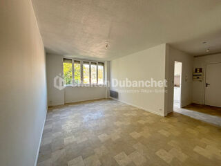  Appartement à louer 4 pièces 74 m²