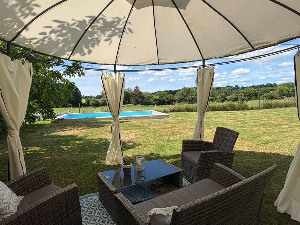 Vente Maison CREUSE - Conversion de grange exceptionnelle, rénovée avec des prestations haut de gamme, avec piscine et deux granges. Saint priest la plaine
