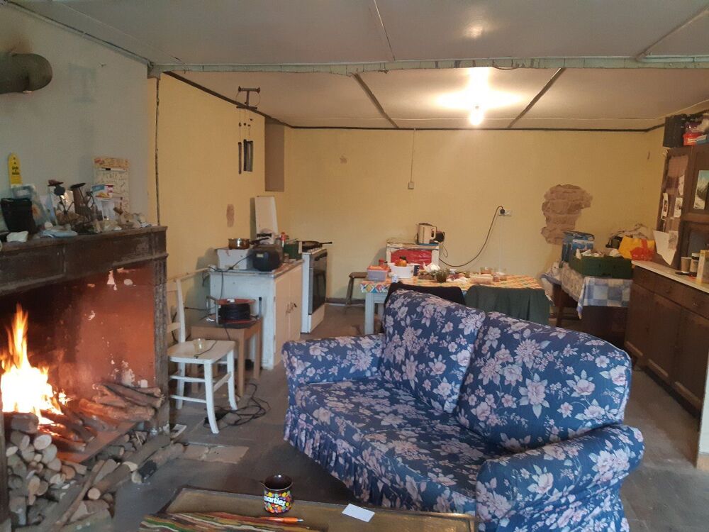 Charmante Maison en Pierre à Rénover dans un Cadre Campagnard Paisible avec Grand Jardin