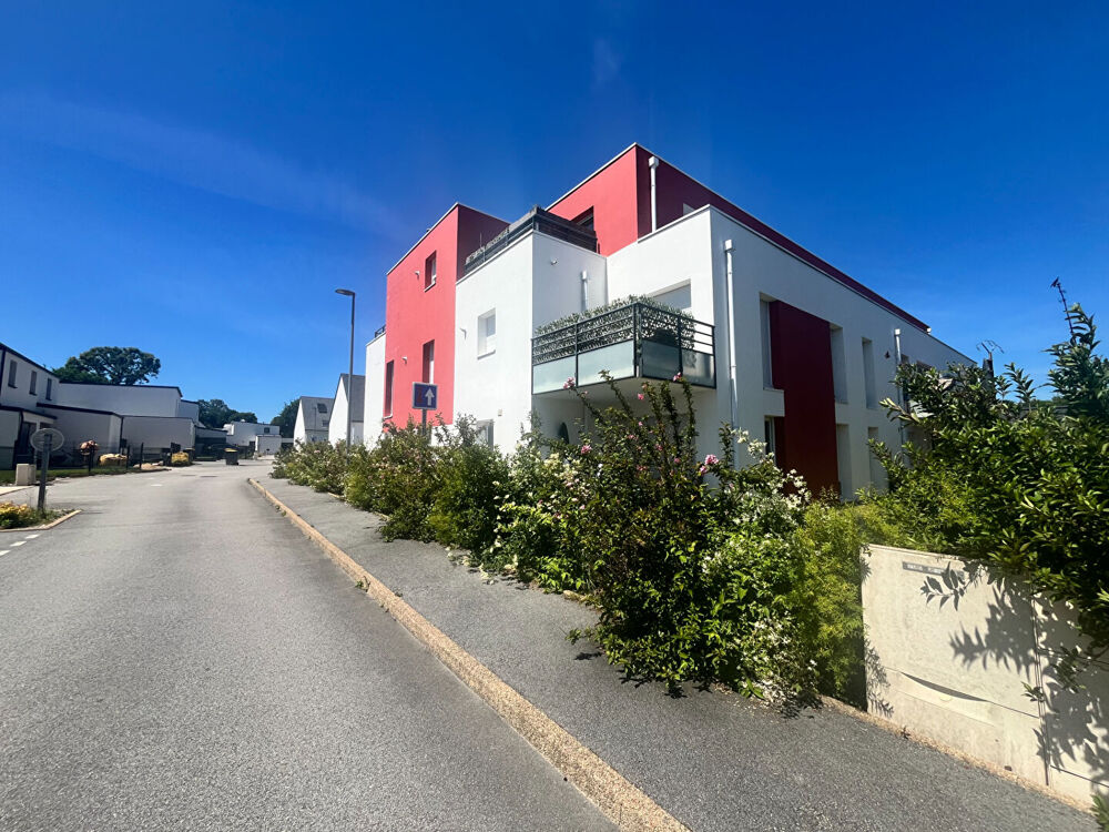 A VENDRE PLOEREN proche bourg appartement 3 pièces en dernier étage 2 places de parking et cave