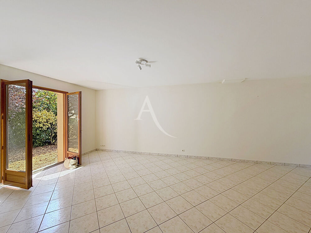 Location Maison A LOUER MONTREUIL JUIGNE Grande maison Type 7 de 172 m2 Montreuil juigne