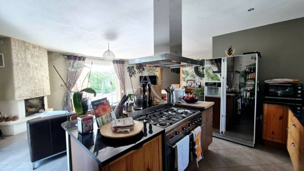 POUSSAN ? Superbe villa de plain-pied 120 m² avec piscine et terrain de 1 300 m²