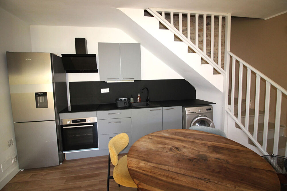 Vente Appartement NIMES CENTRE  VILLE Bel appartement rénové P2 bis en duplex de 53m² avec balcon 2ème et dernier étage. Nimes