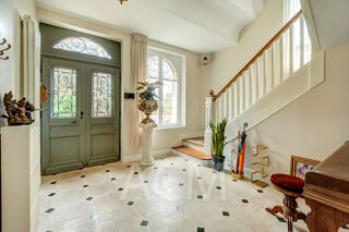  Villa à louer 8 pièces 196 m²