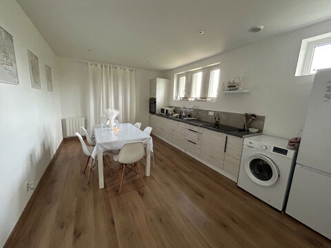   Bel appartement rnov d'environ 83 m avec balcon Appartement - 4 pice(s) - 83 m