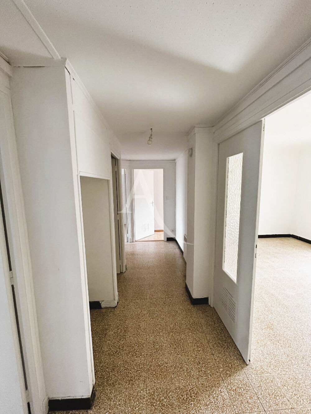 Appartement 3 pièces 51.57 m2 traversant parking et cave!