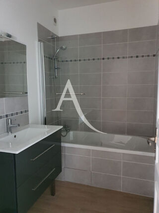  Appartement à louer 4 pièces 83 m²