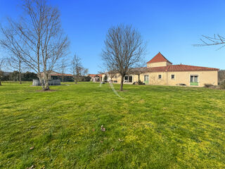  Maison  vendre 10 pices 1 m