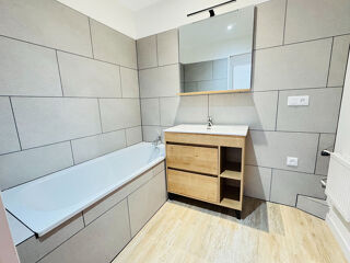  Appartement à louer 4 pièces 104 m²