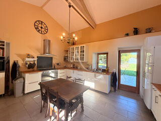  Maison  vendre 7 pices 330 m