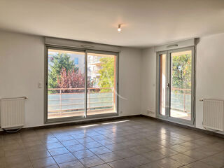  Appartement à louer 4 pièces 82 m²