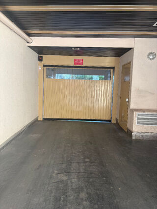 Parking / Garage à louer 
