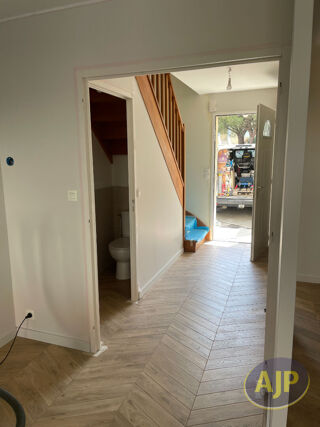  Appartement à louer 4 pièces 77 m²