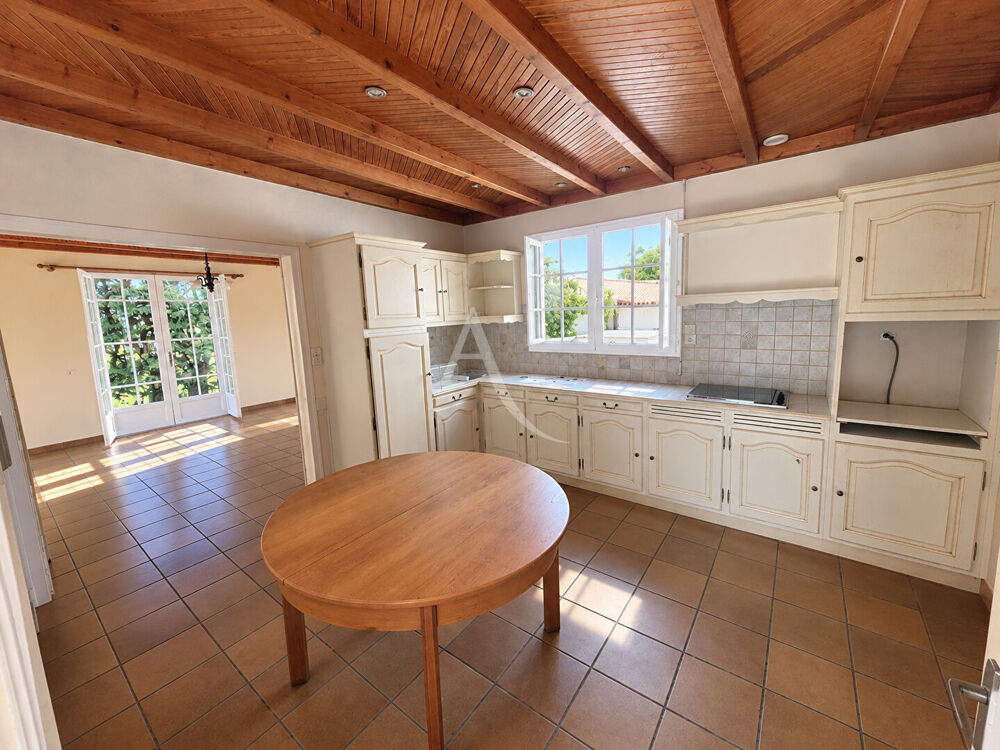 Vente Maison Maison de 184 m² à rénover avec studio indépendant et garage triple Challans