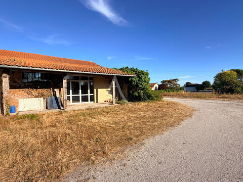   Local commercial Saint Medard En Jalles 153 m2 