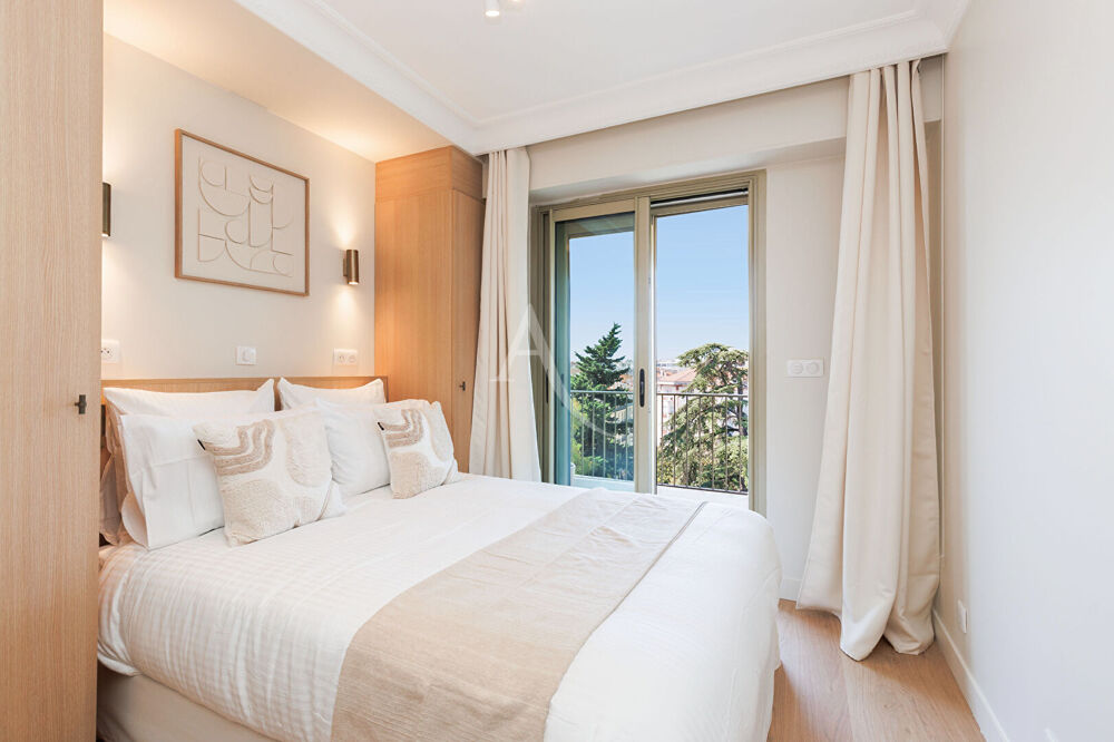 Cannes Hyper Centre - Élégant 3 Pièces Rénovation de Prestige avec Terrasse