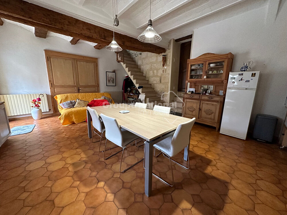VAUNAGE Maison en pierres 8 pièces avec jardin pisccine et grand garage