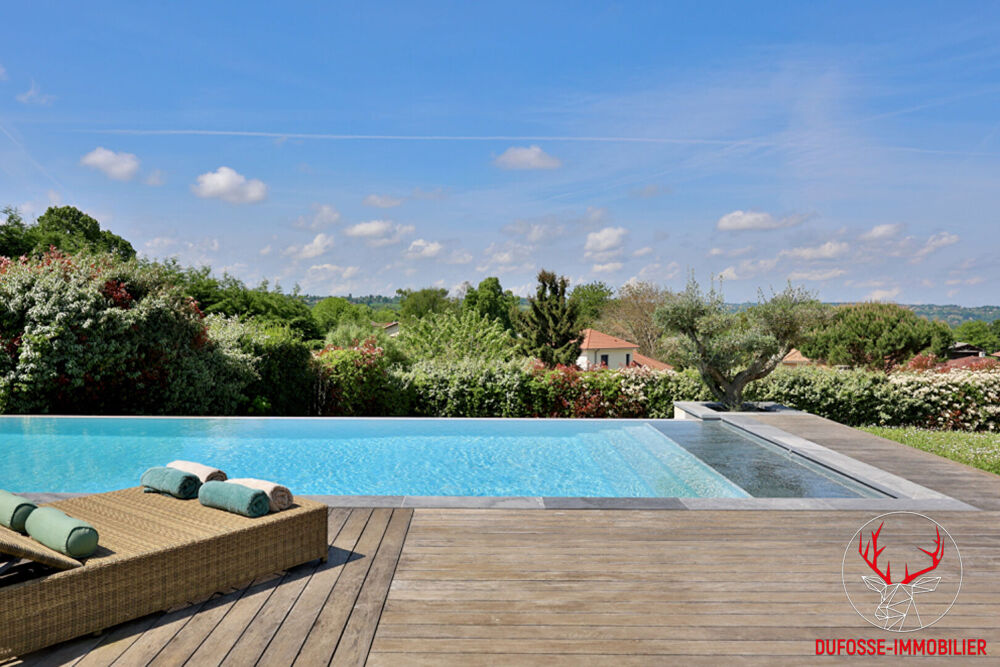 Maison 8 pièces 320 m² · à Bourgoin Jallieu · 320 m² · 975 000 €