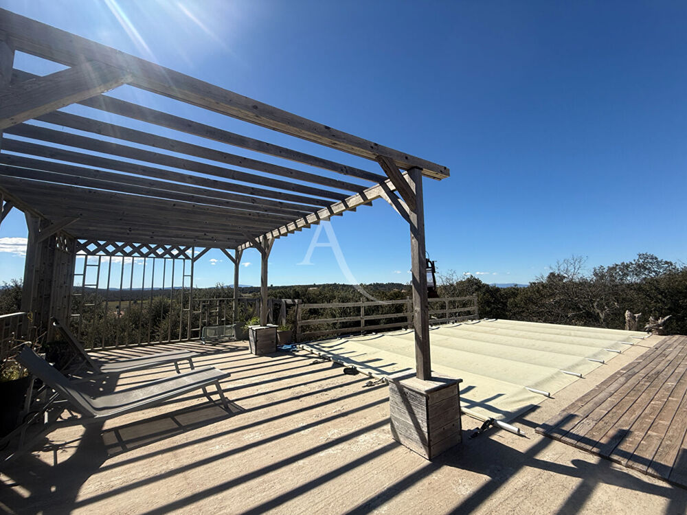 VILLA AU CALME DE BEAUX VOLUMES POSITION DOMINANTE VUE SUR LA NATURE