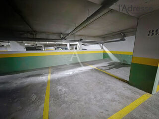  Parking / Garage � louer 