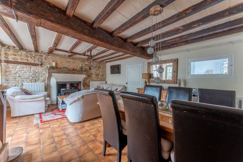 Magnifique Maison de Caractère Rénovée, avec Grande Grange et Jardin-Cour, Située dans l'un des Plus Beaux Villages de France