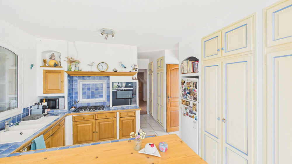 Secteur Saint-Rémy-de-Provence Villa familiale avec piscine, studio indépendant et vue Alpilles