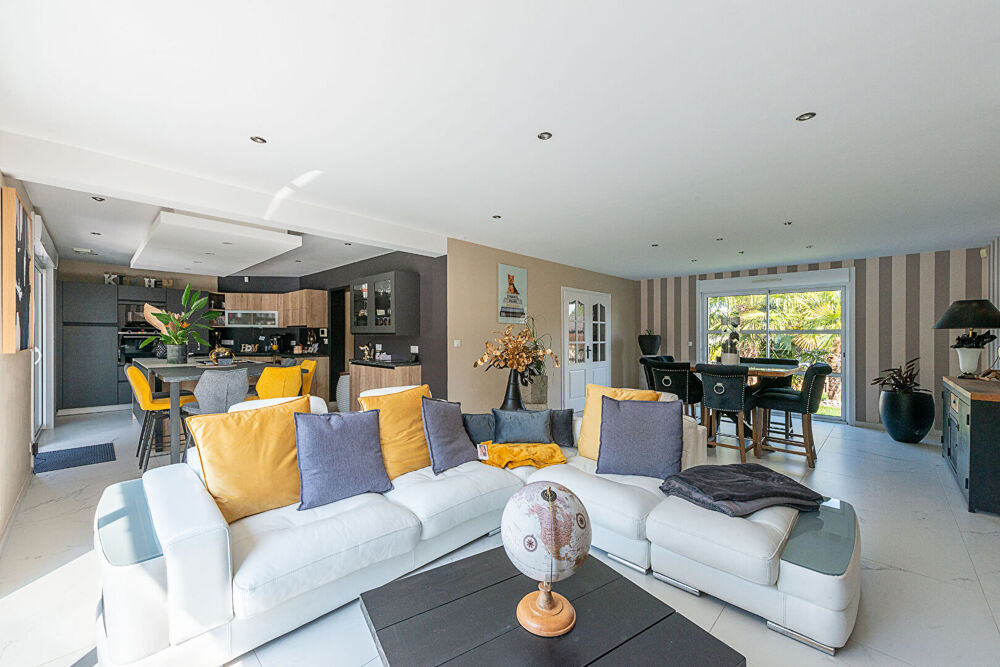 Vente Maison Pavillon individuel de standing avec piscine Crevecoeur sur l escaut