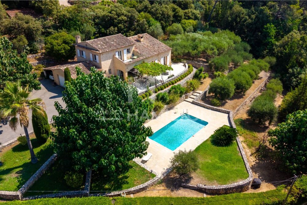 Propriété lovée dans un écrin de verdure