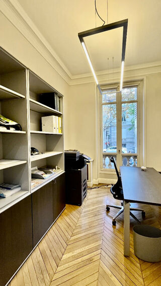  Appartement à louer 5 pièces 180 m²