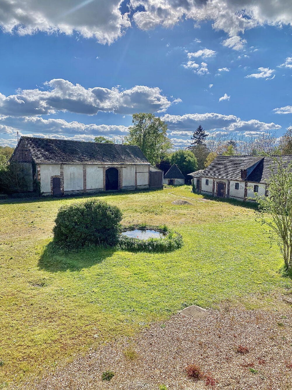 Vente Maison Secteur NONANCOURT, ancien corps de ferme avec de nombreuses dépendances. Illiers l eveque