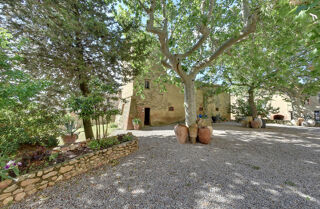 Villa à vendre 15 + pièces 2500 m²