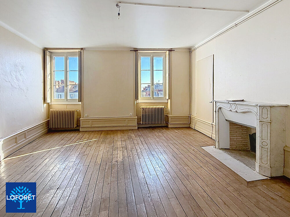 Vente Appartement T2 de 52 m² au dernier étage  Vue dégagée sur le centre de Nantes À RENOVER ! Nantes